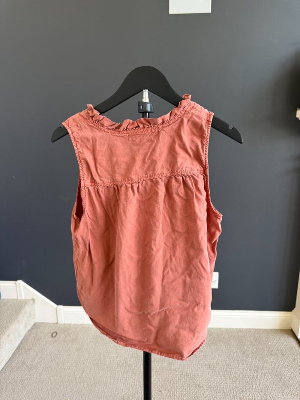 Cloth & Stone Rust Lyocell Ruffle Sleeveless Button Top Size S - Picture 5 of 7